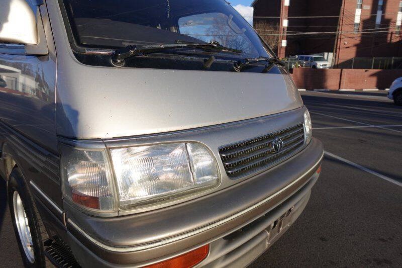 1993 Toyota HiAce | Global Sphere Autos Ltd | Best Cars in Europe