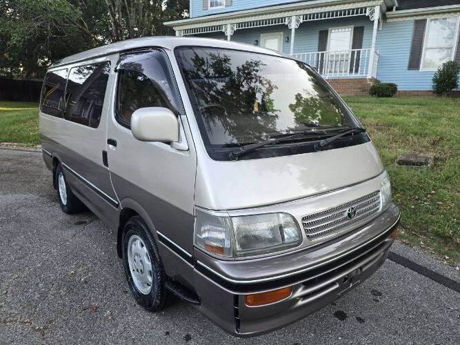 1995 Toyota HiAce | Global Sphere Autos Ltd | Best Cars in Europe