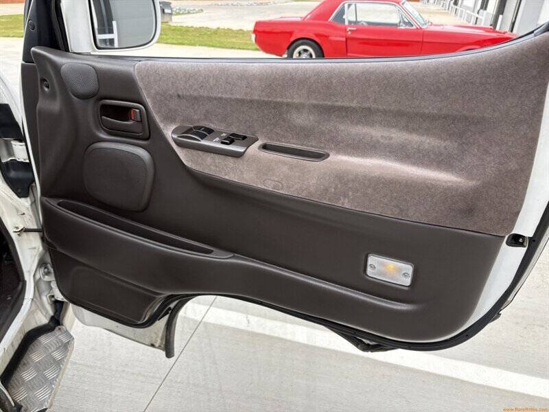 1997 Toyota HiAce | Global Sphere Autos Ltd | Best Cars in Europe