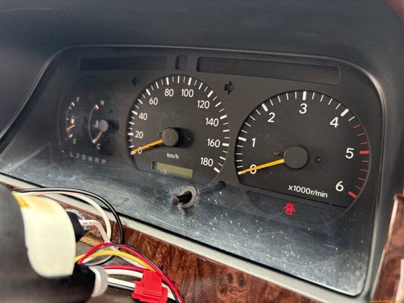 1997 Toyota HiAce | Global Sphere Autos Ltd | Best Cars in Europe