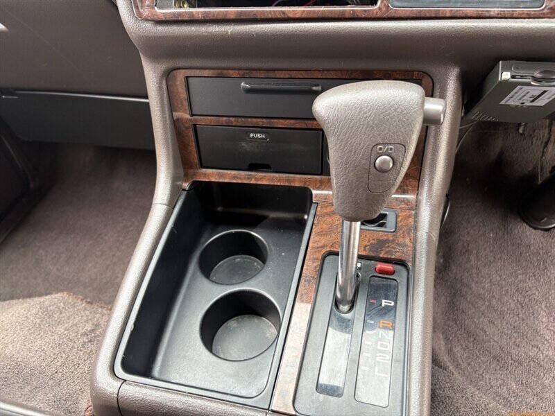 1997 Toyota HiAce | Global Sphere Autos Ltd | Best Cars in Europe