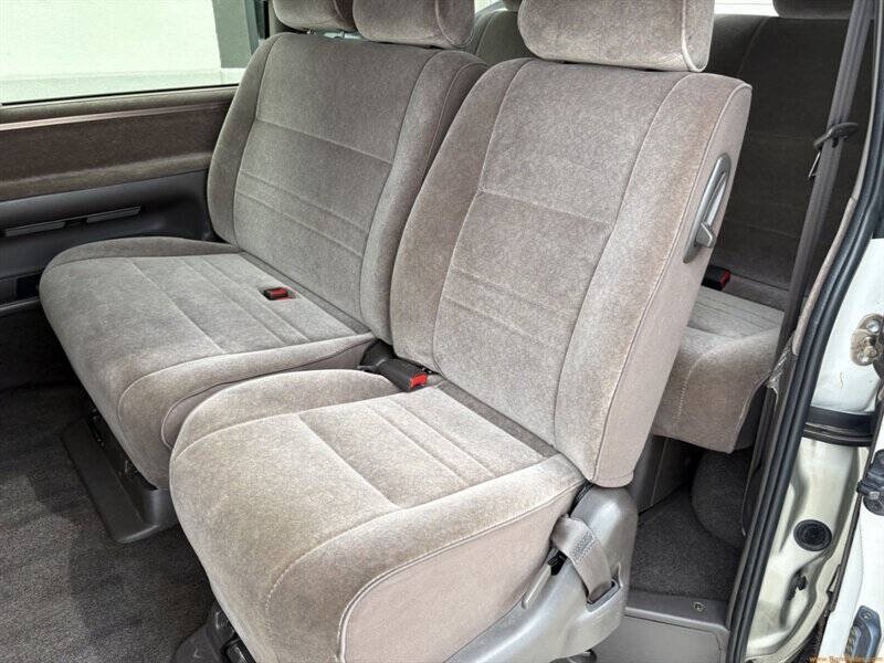 1997 Toyota HiAce | Global Sphere Autos Ltd | Best Cars in Europe